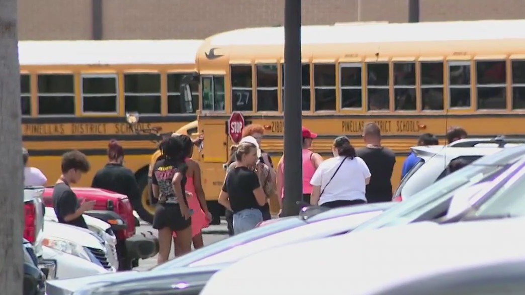 2 students stabbed at Countryside High School